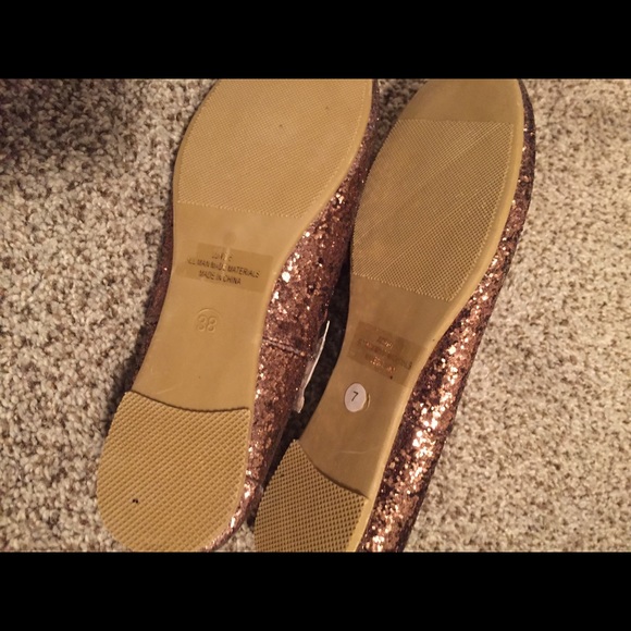 Women or girls size 7 shoes - Picture 2 of 3